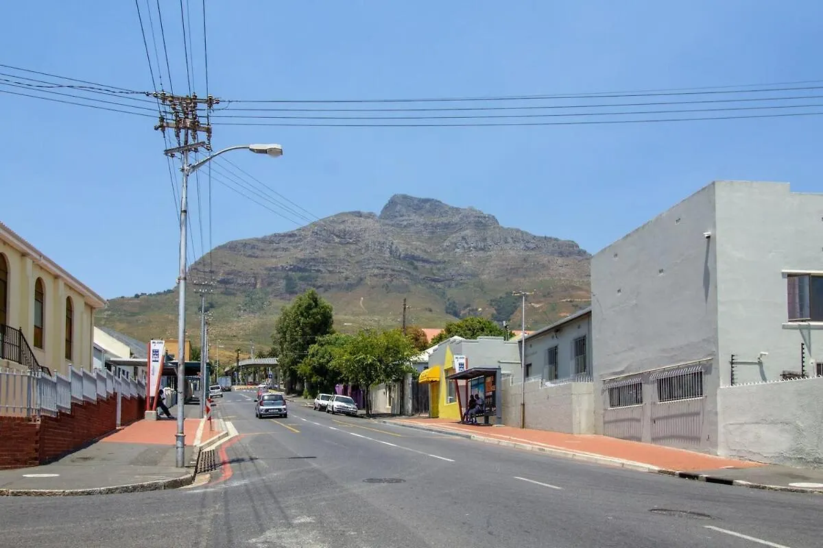 Style And Comfort Near The V&A Cape Town Apartment