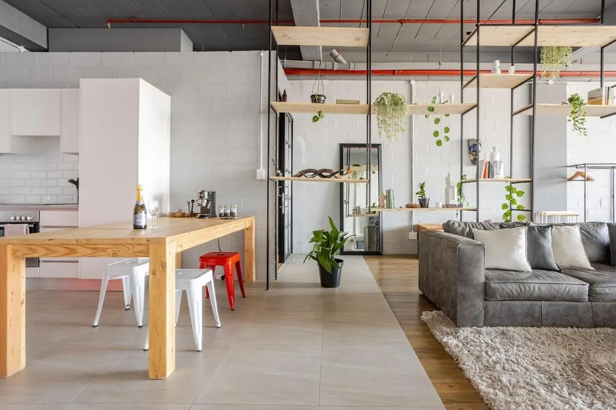 Style And Comfort Near The V&A Cape Town Apartment