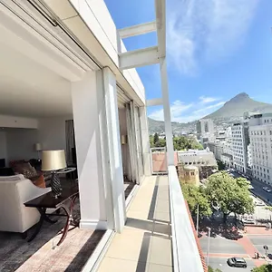 Luxury At Taj - Corner With Balcony - Newly Renovated Apartment